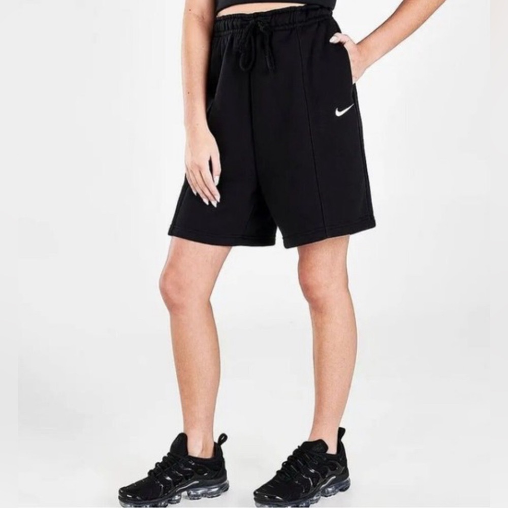 NWT Nike Sportswear Essential High Rise Fleece Shorts DM6123-010 Women Black